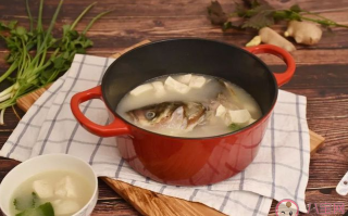 煲汤炖肉时的漂浮物是精华还是脏东西 煲汤炖肉要注意些什么